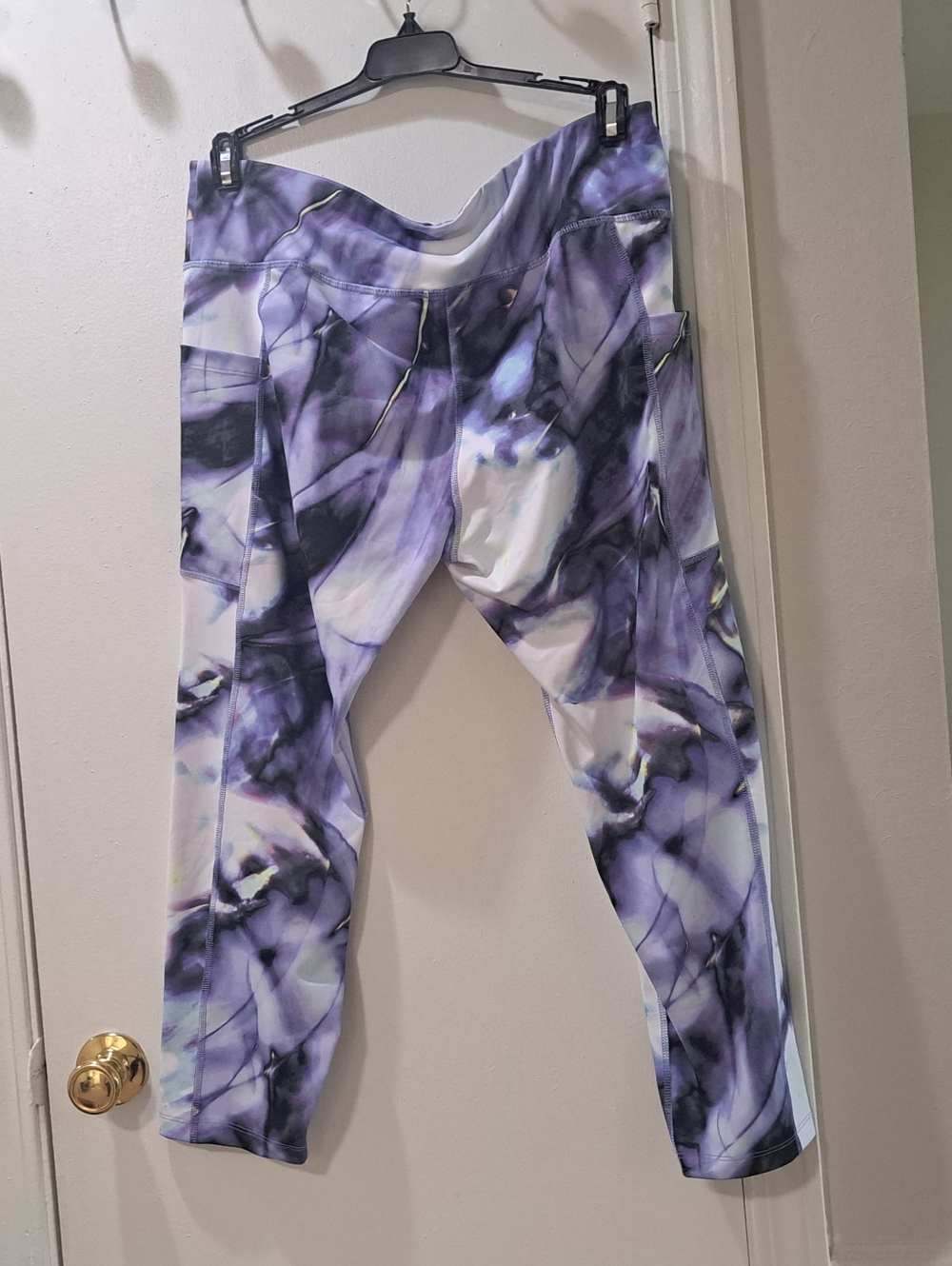 Purple Marble Print High-Waist Leggings with Side Pockets